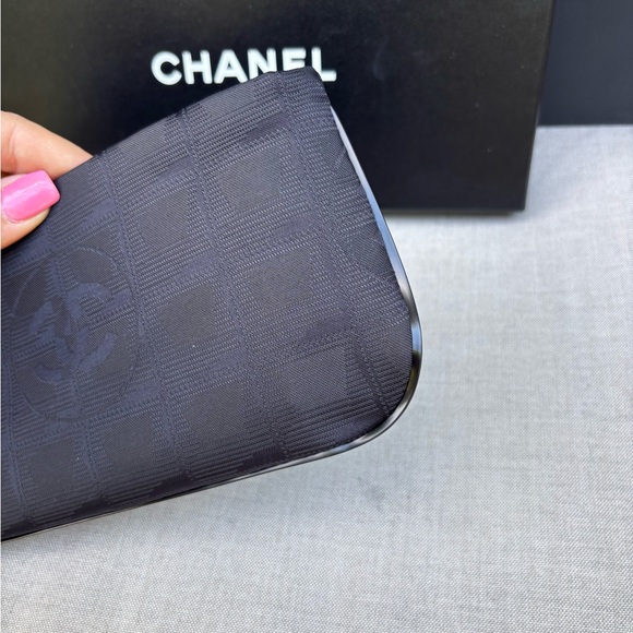 Authentic CHANEL BLACK nylon sport line clutch pouch NEW - Picture 3 of 12